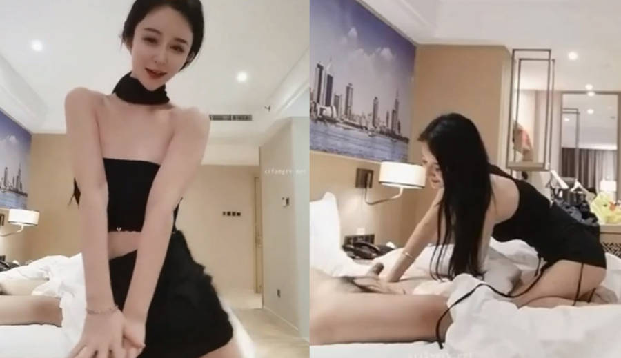 两个小妮子露脸脱光了躺床上等待大哥宠幸,全程露脸让大哥吃奶玩逼,口交大鸡巴,床上各种体位抽插爆草好骚