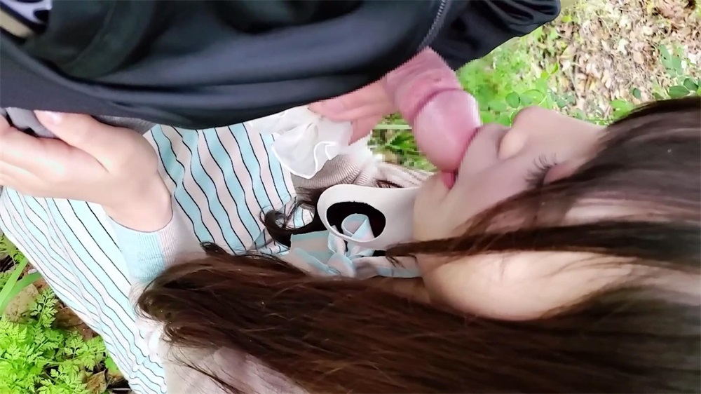 和娇嫩风情小美女外出散步 这甜美容颜苗条好身材看的心动受不了掏出鸡巴享受舔吸,到小树林和酒店不停玩弄