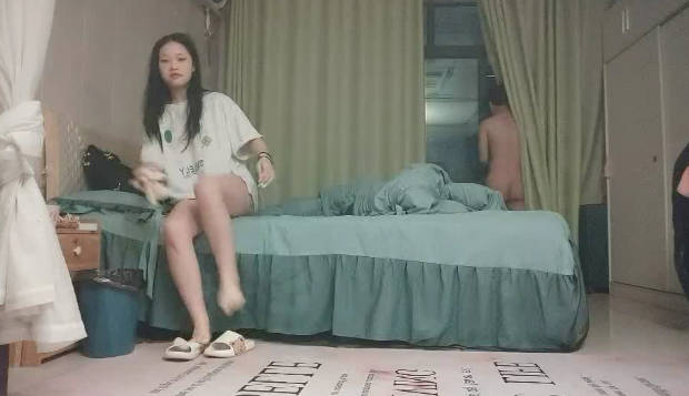 素颜女神 良家 00后小仙女，清纯苗条，学舞蹈的身材一级棒，闺房性爱，对白有趣精彩必看