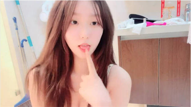 【美女落九川】高颜值活力美少女,掏出大奶子揉捏,圆润大肥臀脱下内裤,中指扣入粉穴,跳蛋塞入震动高潮流出白浆