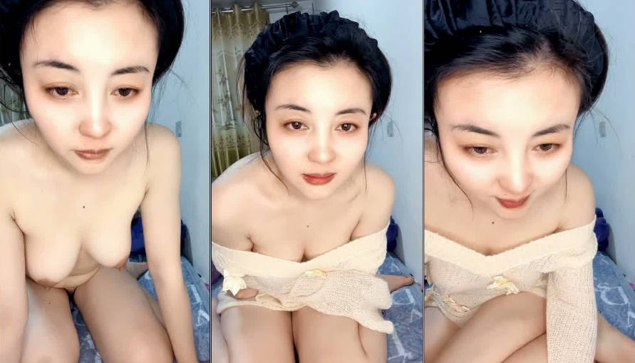 比较有韵味的居家少妇,颜值不错跟狼友互动撩骚听指挥,揉奶玩逼掰开给狼友看特写,淫声荡语不断,精彩刺激