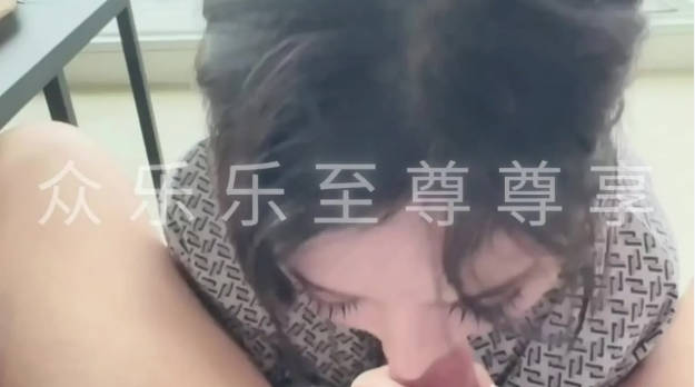 射爆!!专攻高颜值网红台湾泡良大神「郑原创」FO私拍,高人气颜值网红,忘我吃鸡鸡吃了一半,要求要接吻,骚到融化!