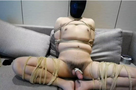 【紫露凝萱】“你个贱逼,你说你脚那么热,挣扎的呗,贱货!”