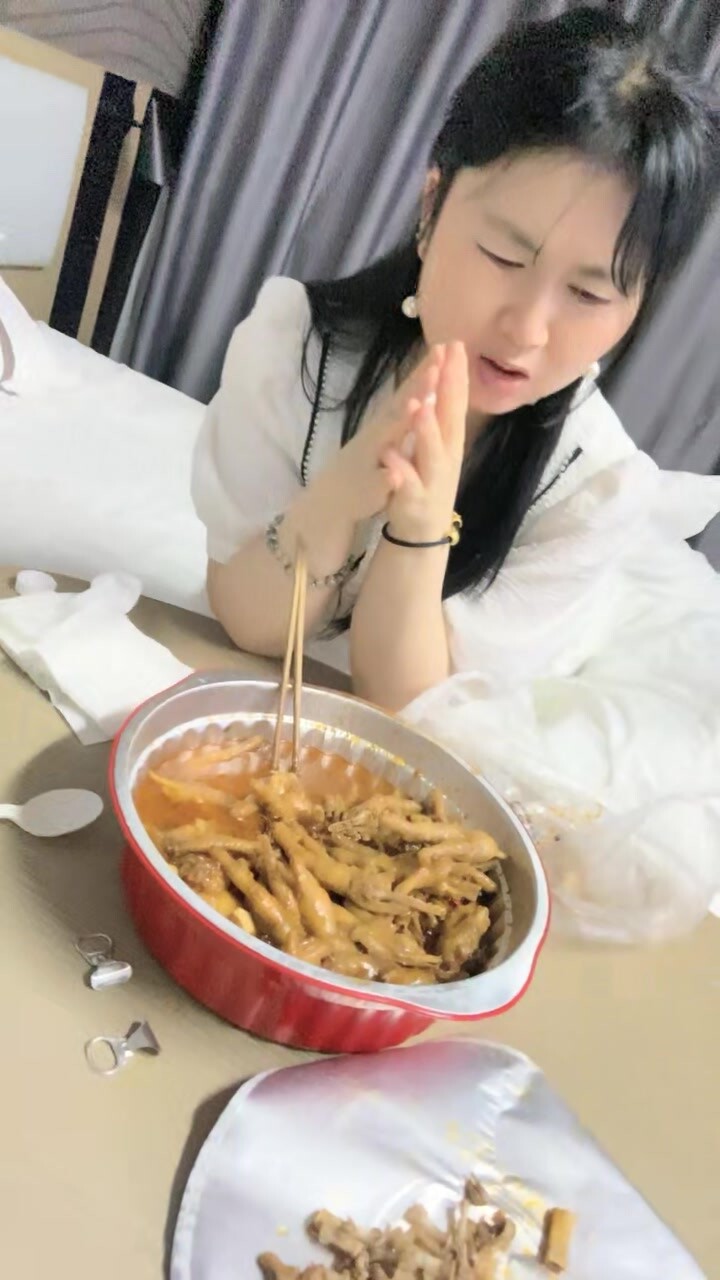 离异少妇,诉完苦成功推倒,白嫩胴体插入娇喘阵阵 (1)