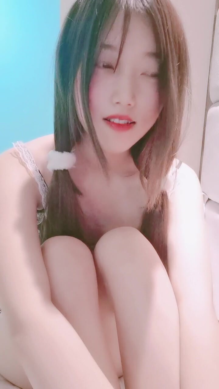外表清纯新人美少女!笑起来超甜美!女仆装道具自慰,按摩器震穴,娇喘呻吟不断,极度诱惑