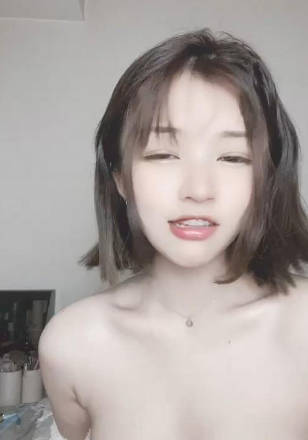 绝对让你看一眼就会爱上的极品女神【小絮絮】逆天颜值---比明星都要美顶级尤物!强烈推荐