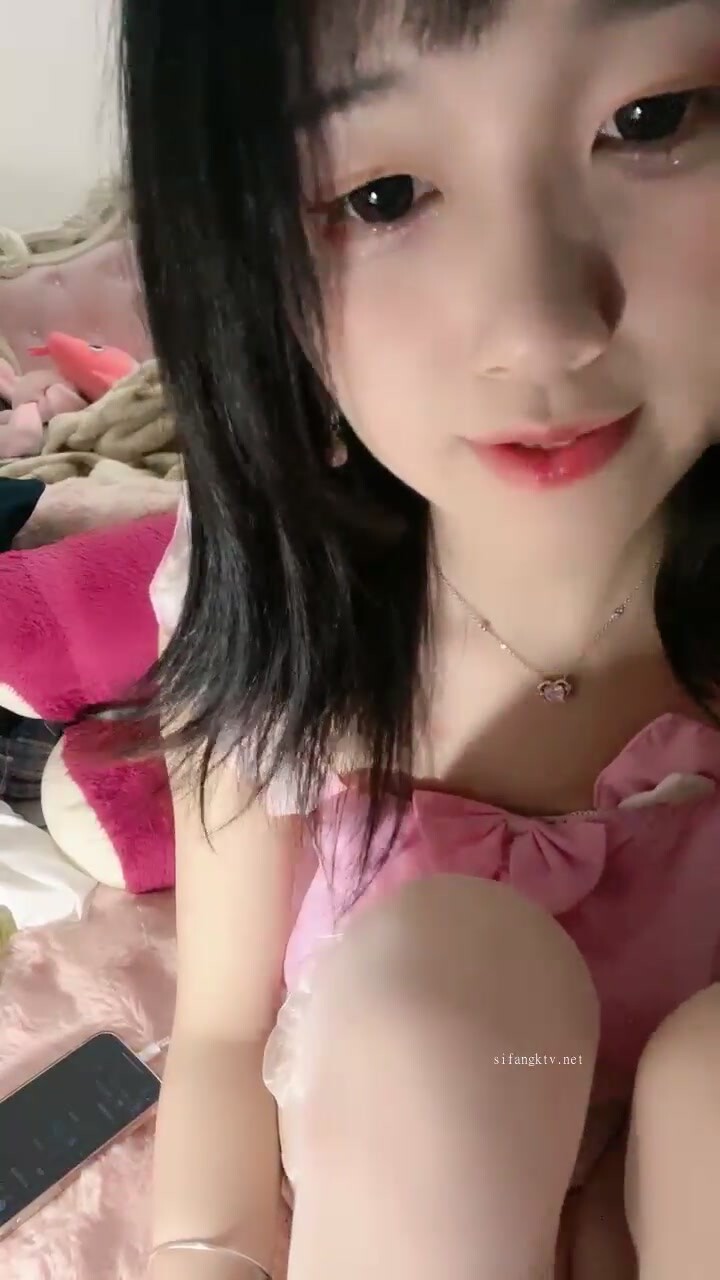兄弟们,这个真的是嫩!【喝一口酸奶】,旺旺小馒头还在发育中,下海,捞钱,小逼逼掰开特别粉
