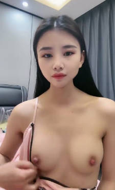 清纯学生妹，【升级版武圣】，大大的眼睛，修长苗条的身材，洗澡撒尿自慰一条龙展示