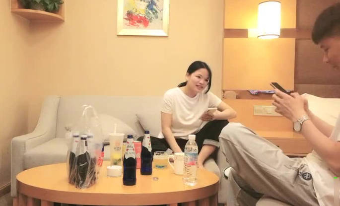 泡良最佳教程，完整版未流出，【哥不是那样人】，美女收割机，从学生妹到小少妇，舔脚推倒吸奶，套路好多