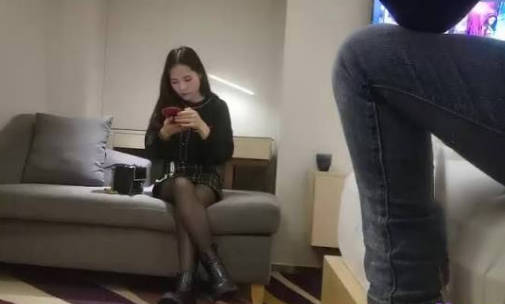 2021-4-26 服务不错少妇，穿上黑丝任意玩弄，撕裆翘起屁股摸逼，深喉口交骑乘后入猛操